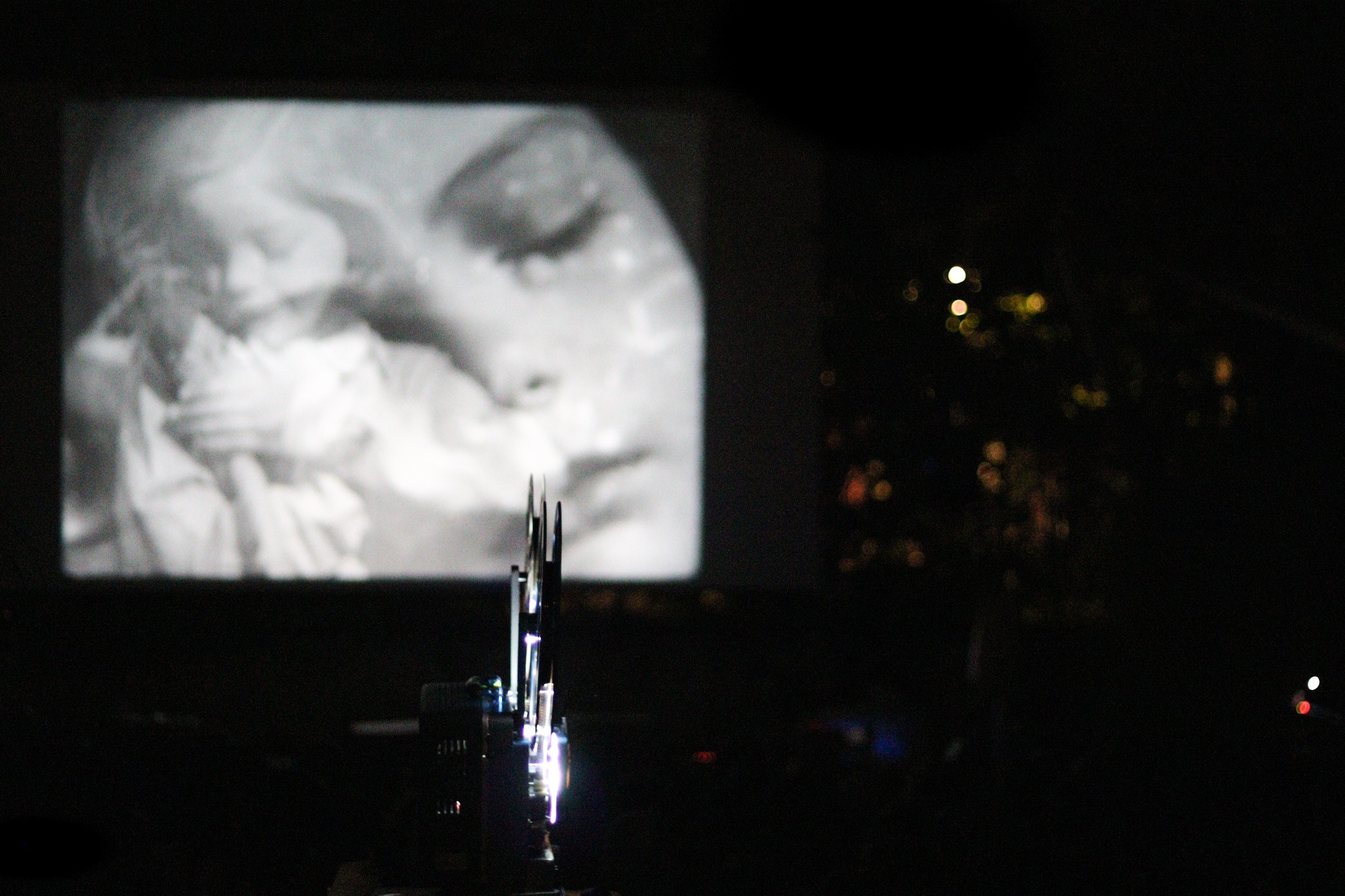 Scopri di più sull'articolo Ways of seeing, Visioni nel buio | Proiezione 16mm sonorizzata